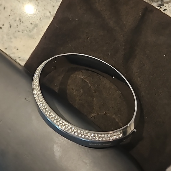 Michael Kors hinge/clasp silver/crystal bracelet - Picture 2 of 7